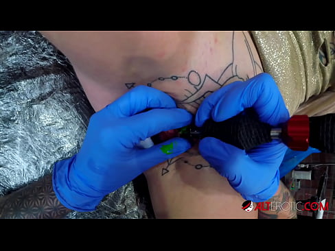 ❤️ Ekstreme tatuita varmulo Sully Savage ricevis tatuon sur sia klitoro ❤️ Kvalita sekso ĉe ni % eo.nicepornphotos.ru% ☑